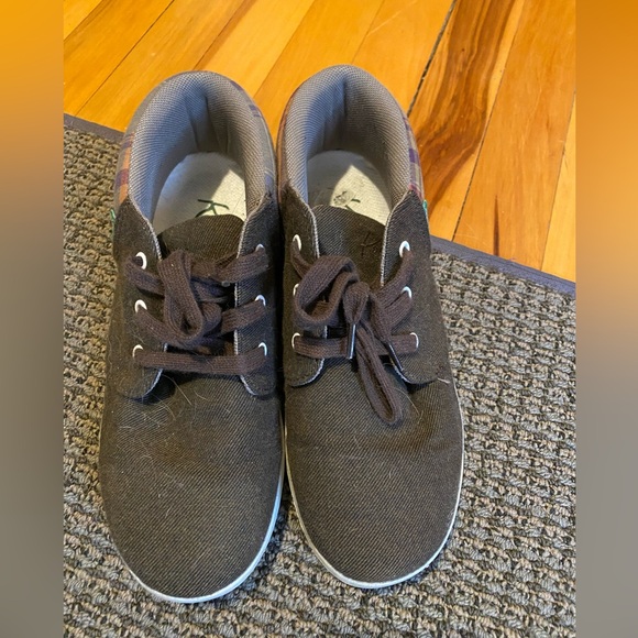 Keep sneakers, never worn! - Picture 6 of 6